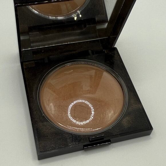 Laura Mercier Matte Radiance Baked Powder Compact (Bronzer 01) 7.5g/0.26Oz - Picture 6 of 8